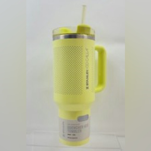 Limited Edition Stanley x Calia collection! Yellow Quencher Tumbler - Picture 2 of 5